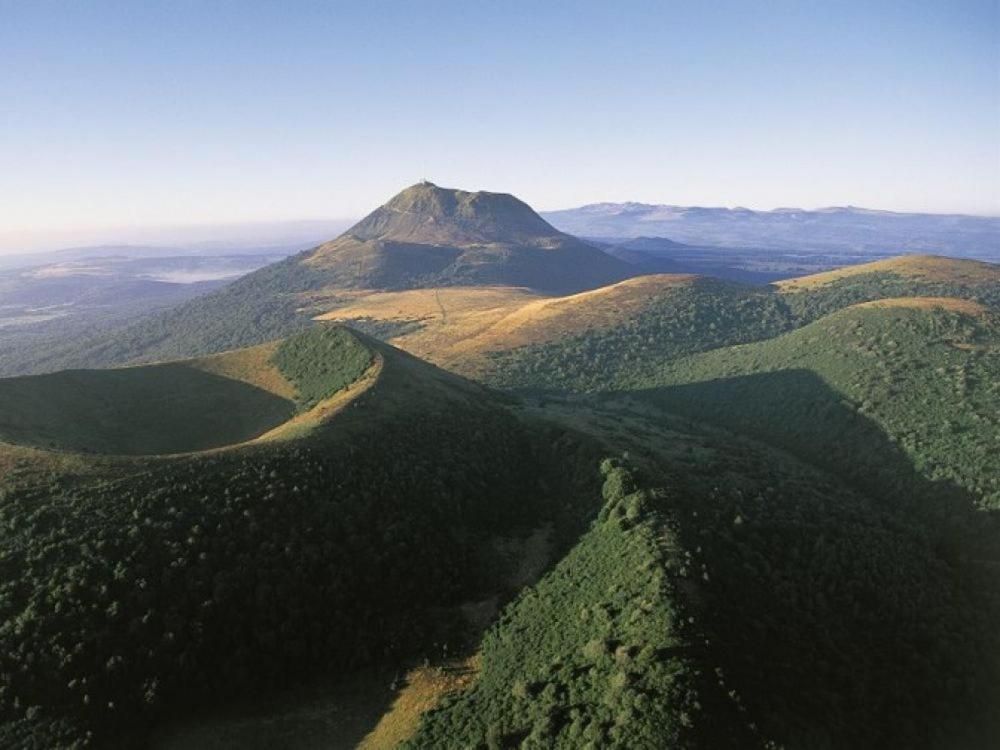 Nid Sous Le Volcan Saint-Sandoux Exteriér fotografie